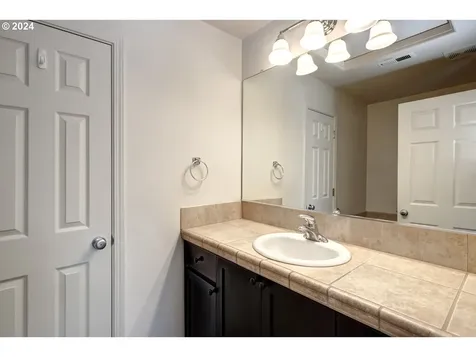 1310 Se Roundelay Street Hillsboro OR 97123