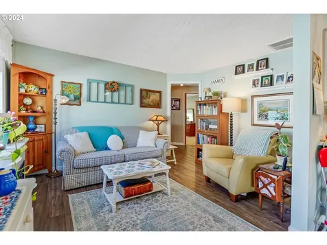 2133 Heather Way Woodburn OR 97071