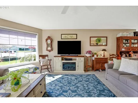 2133 Heather Way Woodburn OR 97071