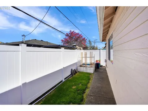 2133 Heather Way Woodburn OR 97071