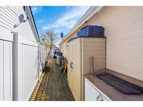 2133 Heather Way Woodburn OR 97071