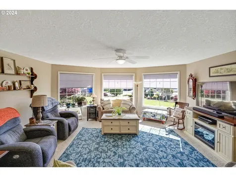 2133 Heather Way Woodburn OR 97071