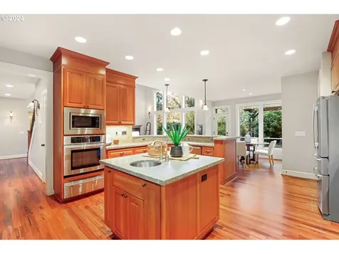 3485 Upper Drive Lake Oswego OR 97035