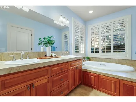 3485 Upper Drive Lake Oswego OR 97035