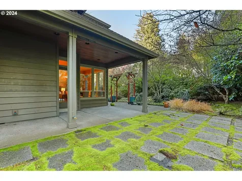 3485 Upper Drive Lake Oswego OR 97035