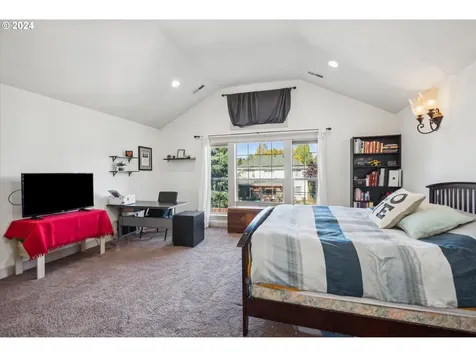 15262 SE Mia Court Clackamas OR 97015