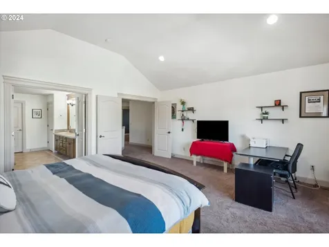 15262 SE Mia Court Clackamas OR 97015