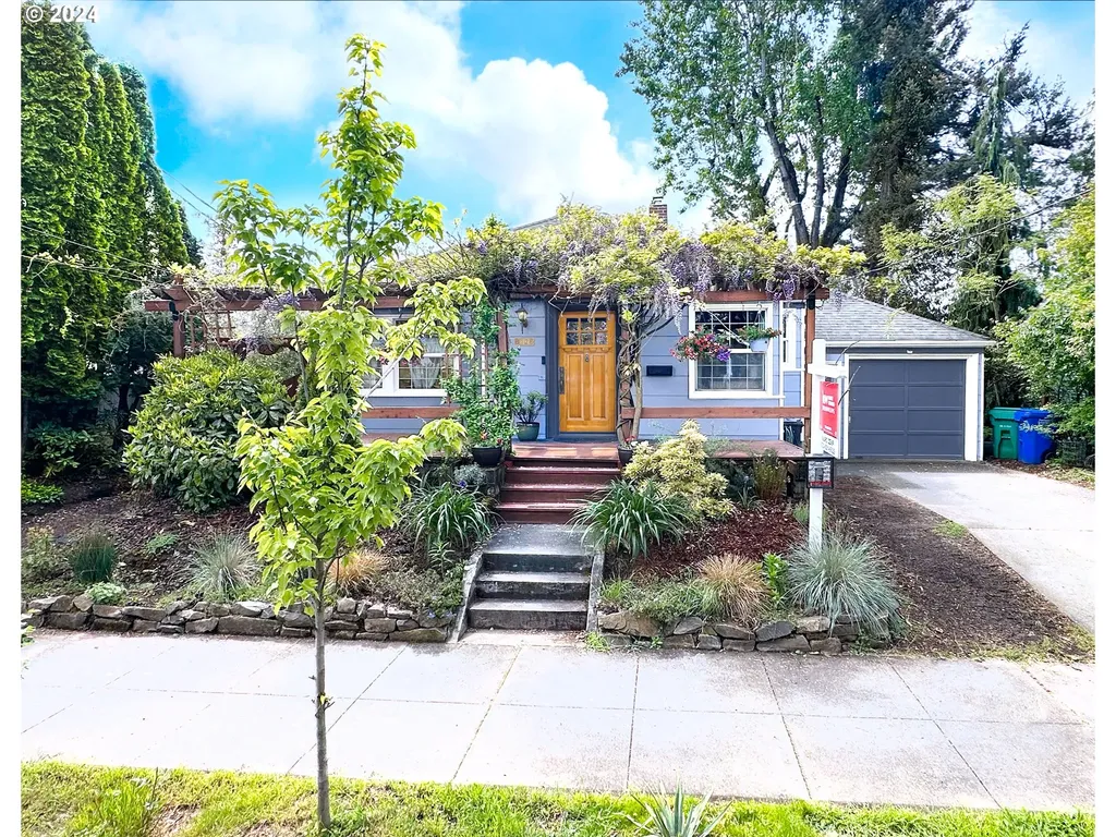 8126 Se Pine Street Portland OR 97215