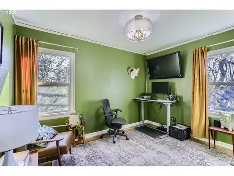 8126 Se Pine Street Portland OR 97215