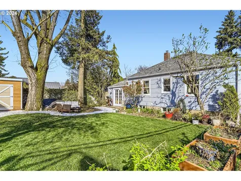 8126 Se Pine Street Portland OR 97215