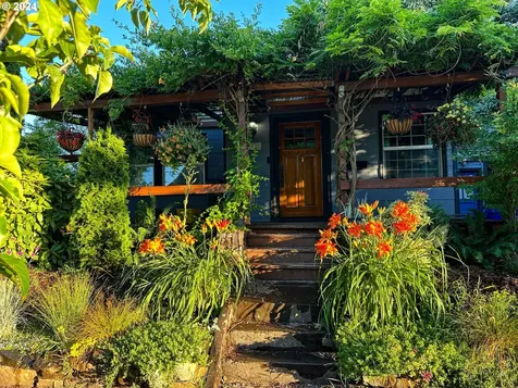 8126 Se Pine Street Portland OR 97215