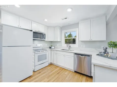 5235 Se Henderson Street Portland OR 97206