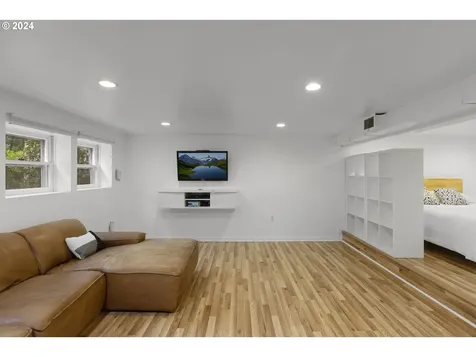 3240 SW Underwood Drive Portland OR 97225