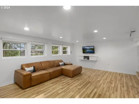3240 SW Underwood Drive Portland OR 97225