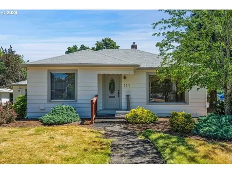 725 Portland Avenue Gladstone OR 97027
