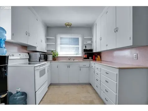 725 Portland Avenue Gladstone OR 97027