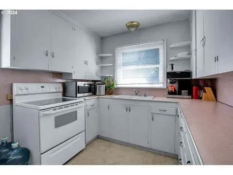 725 Portland Avenue Gladstone OR 97027