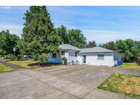 725 Portland Avenue Gladstone OR 97027