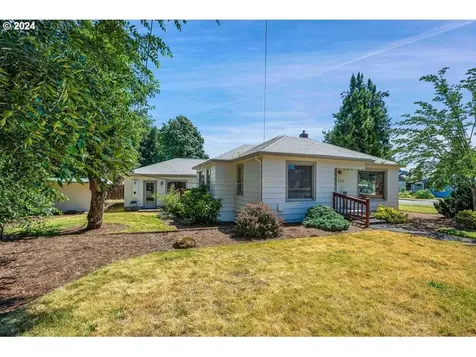 725 Portland Avenue Gladstone OR 97027