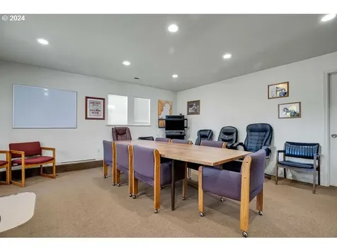 725 Portland Avenue Gladstone OR 97027