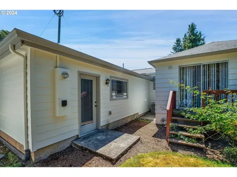 725 Portland Avenue Gladstone OR 97027