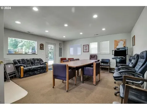 725 Portland Avenue Gladstone OR 97027