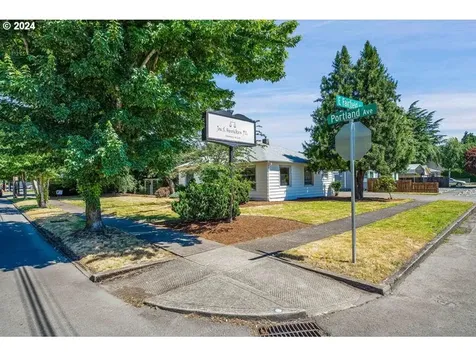 725 Portland Avenue Gladstone OR 97027