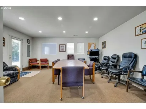 725 Portland Avenue Gladstone OR 97027