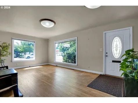 725 Portland Avenue Gladstone OR 97027