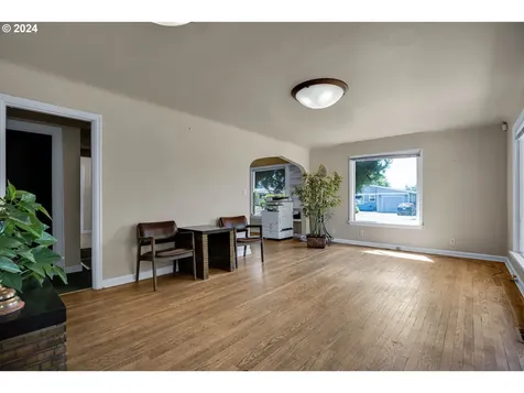 725 Portland Avenue Gladstone OR 97027