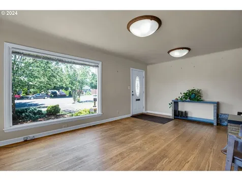 725 Portland Avenue Gladstone OR 97027