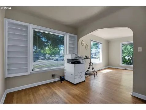 725 Portland Avenue Gladstone OR 97027