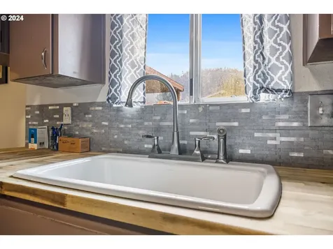 825 Evergreen Drive Creswell OR 97426