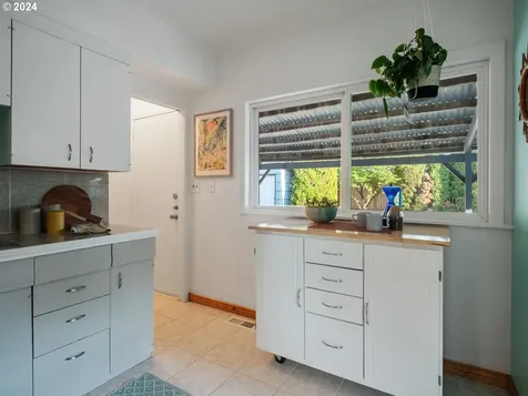 10054 Ne Weidler Street Portland OR 97220