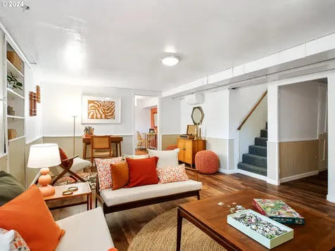10054 Ne Weidler Street Portland OR 97220