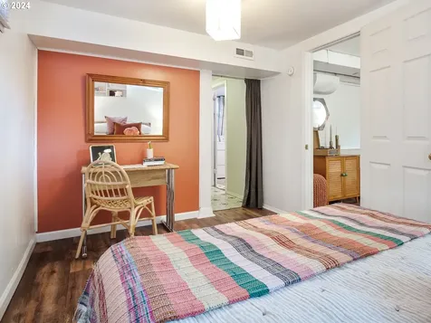 10054 Ne Weidler Street Portland OR 97220