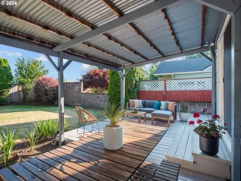 10054 Ne Weidler Street Portland OR 97220