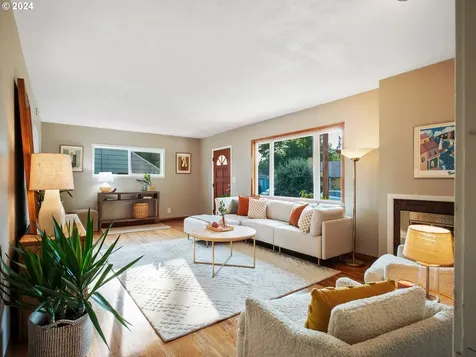 10054 Ne Weidler Street Portland OR 97220