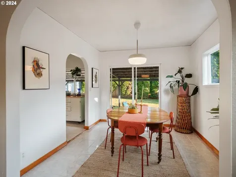 10054 Ne Weidler Street Portland OR 97220