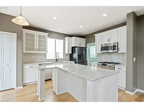 8852 Sw Ashford Street Portland OR 97224