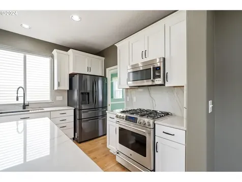 8852 Sw Ashford Street Portland OR 97224
