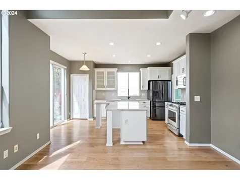 8852 Sw Ashford Street Portland OR 97224