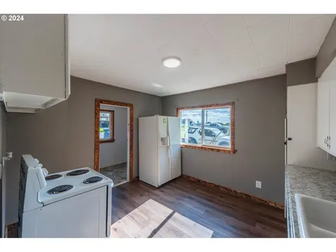 760 E 3rd Street Coquille OR 97423
