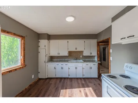 760 E 3rd Street Coquille OR 97423