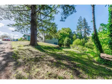 760 E 3rd Street Coquille OR 97423