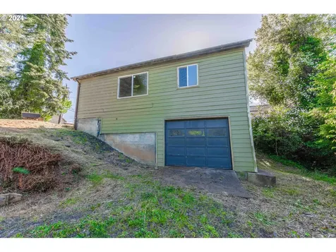 760 E 3rd Street Coquille OR 97423