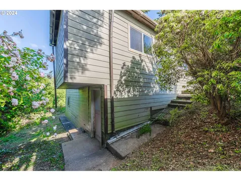 760 E 3rd Street Coquille OR 97423