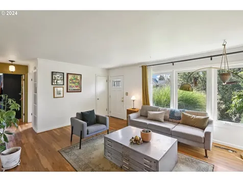 875 N Watts Street Portland OR 97217
