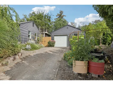 875 N Watts Street Portland OR 97217