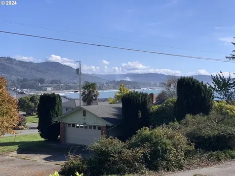 441 Buena Vista Loop Brookings OR 97415